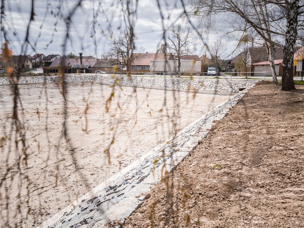 Revitalizace Navesniho Rybnika Zajecice 01